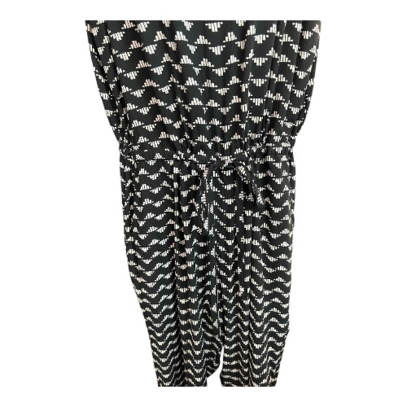 β¨ EUC Old Navy Black White Chevron Jumpsuit w/ Pockets | Size L - Picture 3 of 9
